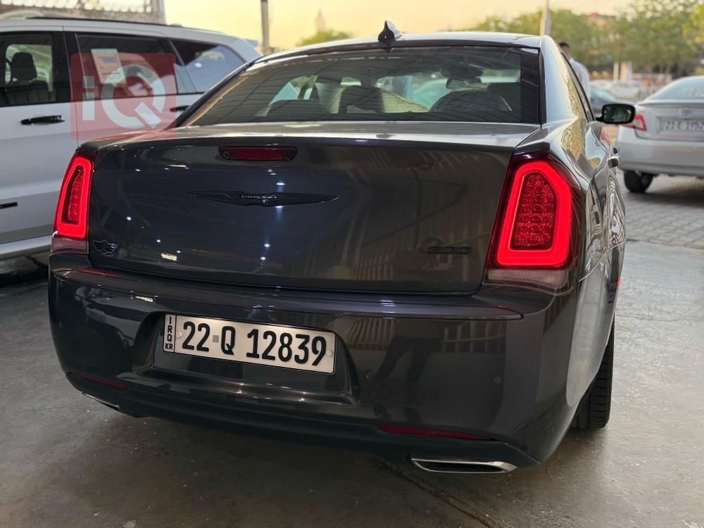 کرایسلەر 300